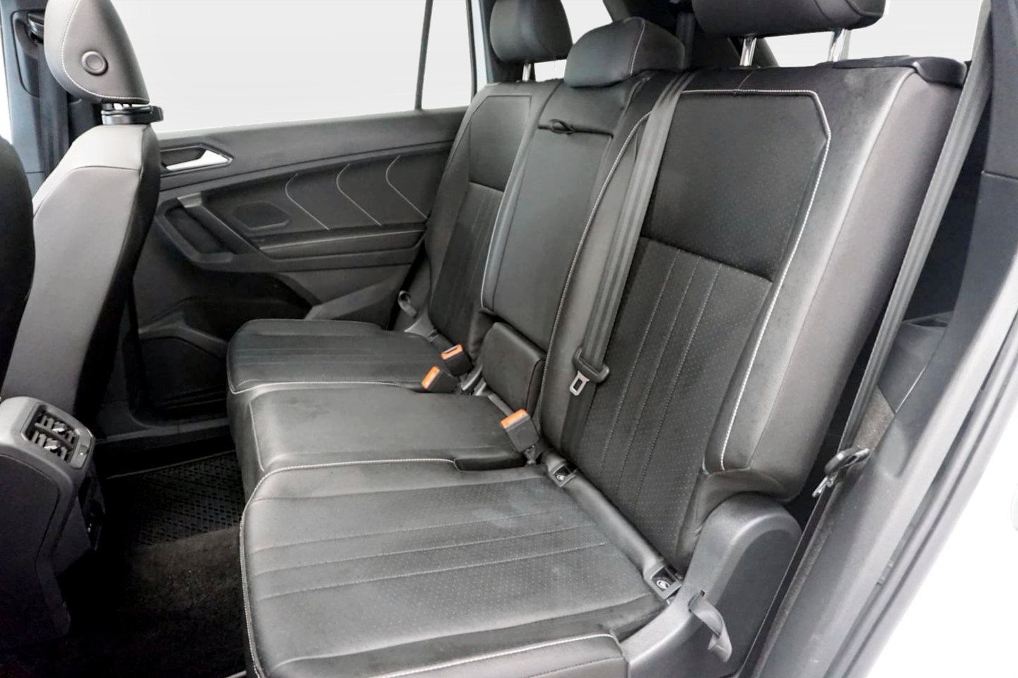 Used 2023 Volkswagen Tiguan SE R-Line FWD image 16