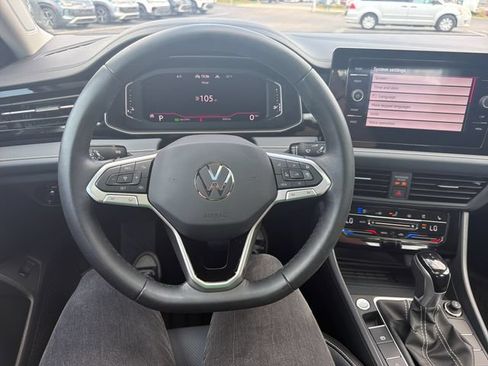 Used 2025 Volkswagen Jetta SEL FWD image 11