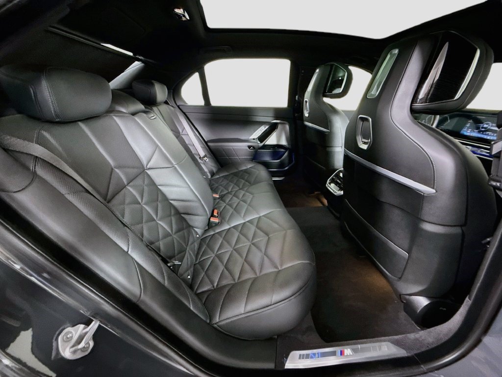 Used 2026 BMW 740i w/ Premium Package RWD image 26