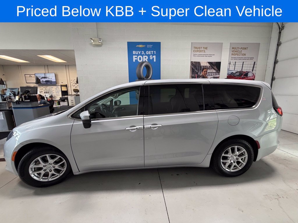 Used 2023 Chrysler Voyager LX FWD image 5