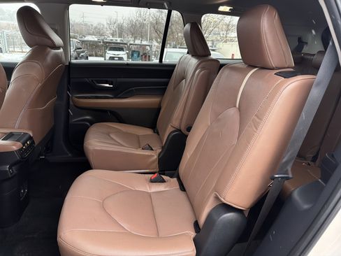 Used 2024 Toyota Grand Highlander Platinum image 16