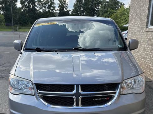 Used 2016 Dodge Grand Caravan SE FWD image 1