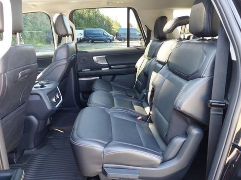 Used 2025 Ford Expedition Max Platinum w/ Driver's Package AWD/4WD image 22