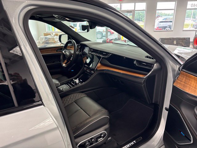 Used 2025 Jeep Grand Cherokee L Summit AWD/4WD image 26