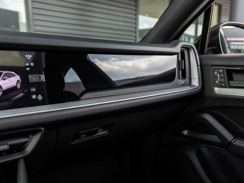 Certified 2025 Porsche Cayenne image 32