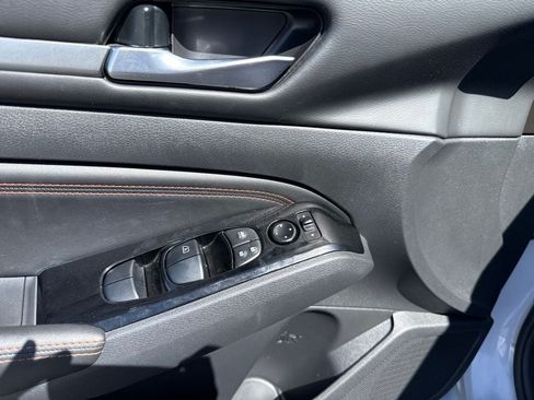 Used 2023 Nissan Altima 2.5 SR FWD image 11