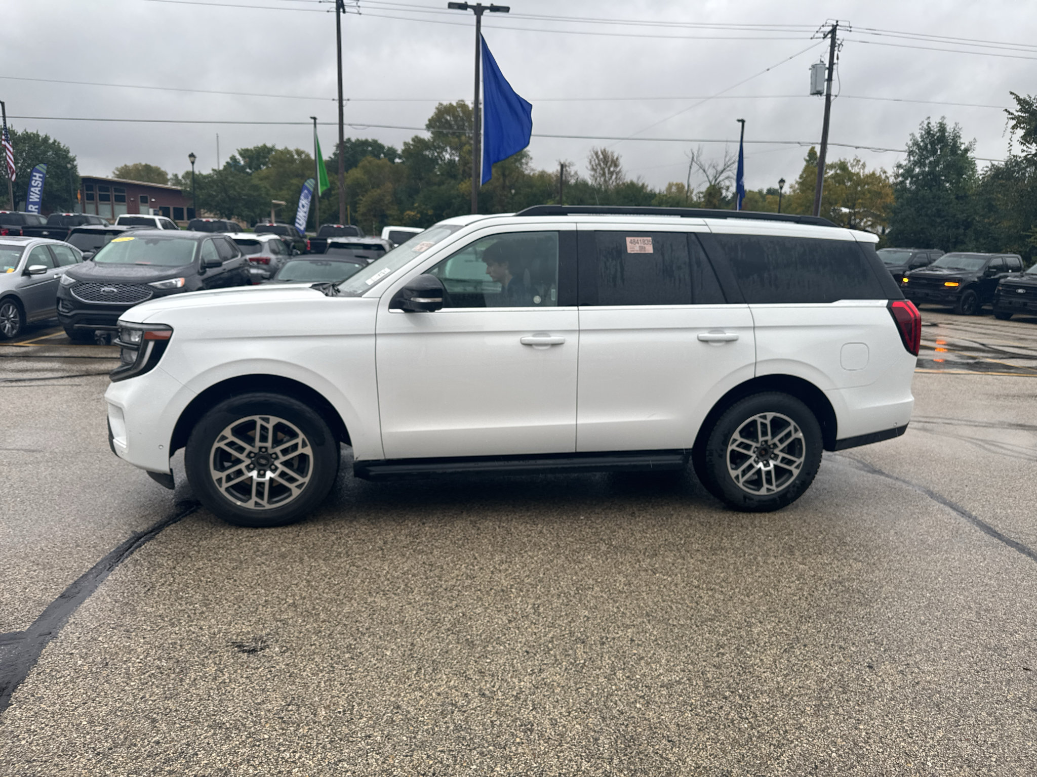 Used 2025 Ford Expedition Active AWD/4WD image 4