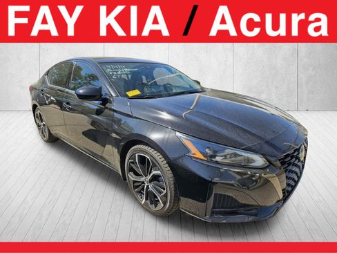 Used 2023 Nissan Altima 2.5 SR w/ SR Premium Package image 1