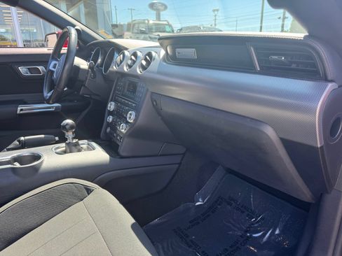 Used 2018 Ford Mustang GT RWD image 34