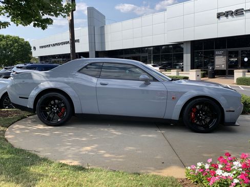 Used 2021 Dodge Challenger R/T Scat Pack RWD image 11