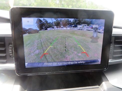 Used 2020 Ford Explorer XLT w/ Equipment Group 202A AWD/4WD image 19