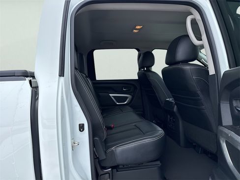 Used 2018 Nissan Titan PRO-4X image 11