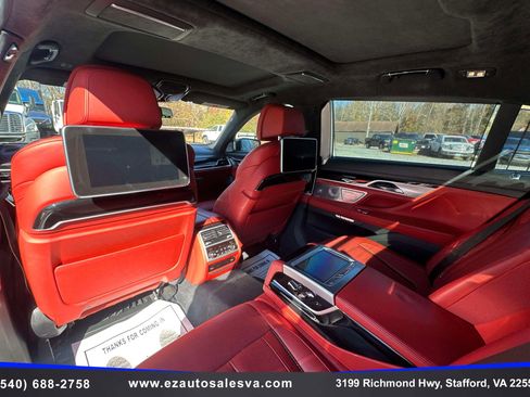 Used 2018 BMW M760i xDrive image 25