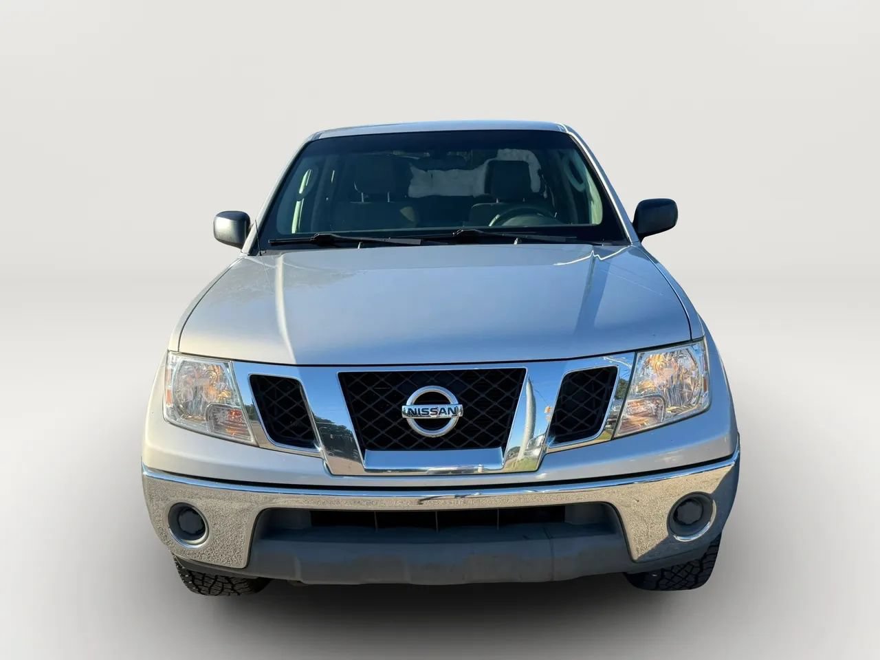 Used 2011 Nissan Frontier SV AWD/4WD image 9