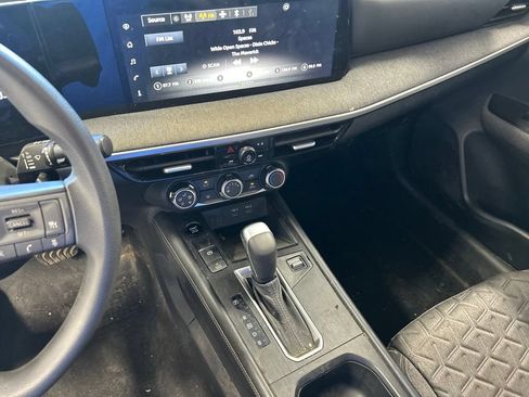 Used 2025 Nissan Kicks SV AWD/4WD image 5