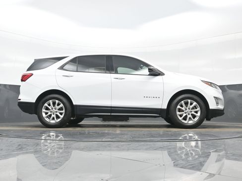 Used 2019 Chevrolet Equinox LS image 30