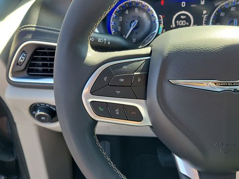 Used 2022 Chrysler Pacifica Limited AWD/4WD image 24