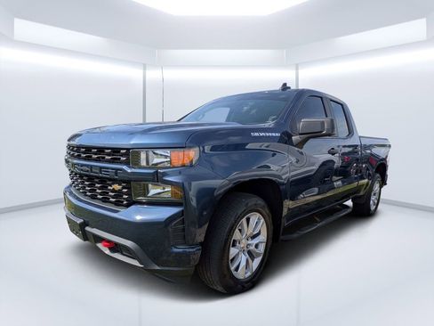 Used 2019 Chevrolet Silverado 1500 Custom w/ Custom Value Package image 4