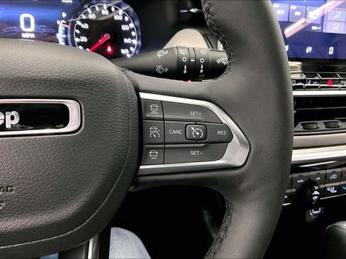 Used 2025 Jeep Compass Limited image 27