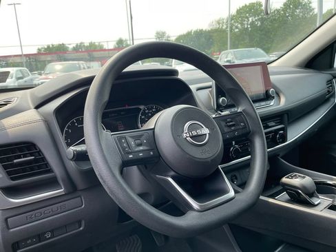 Used 2024 Nissan Rogue S AWD/4WD image 17