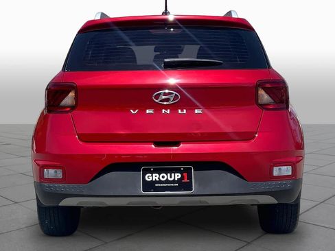 Used 2023 Hyundai Venue Limited image 5