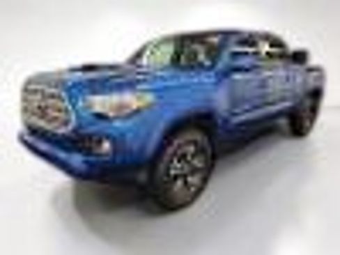Used 2016 Toyota Tacoma SR5 AWD/4WD image 3