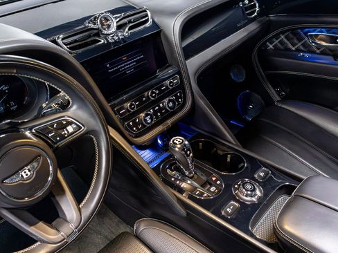 Used 2021 Bentley Bentayga w/ First Edition Specification image 9