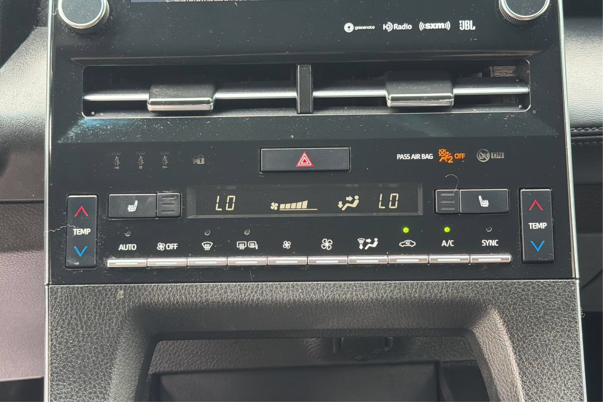 Used 2022 Toyota Avalon XSE FWD image 32