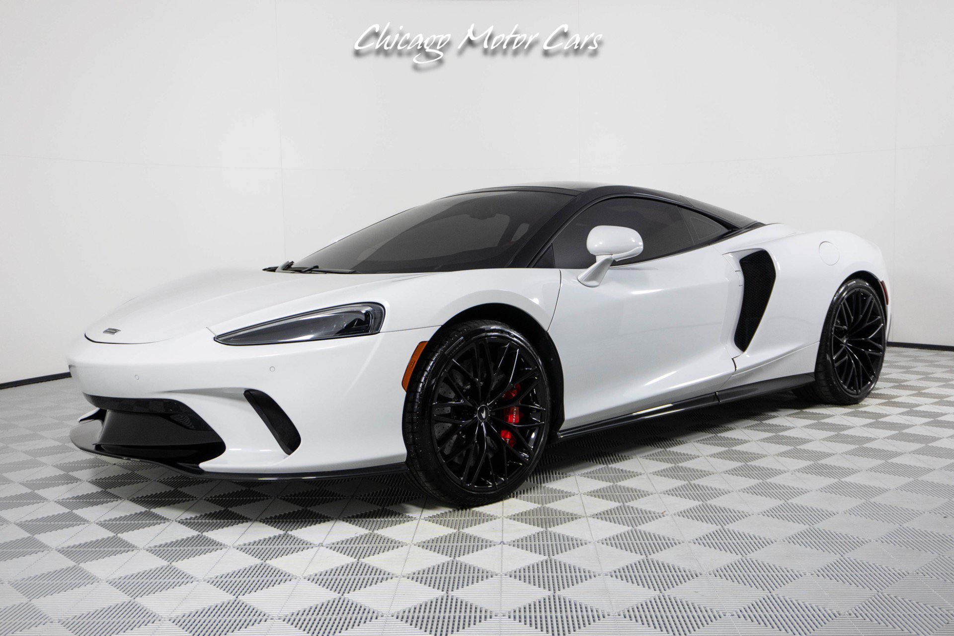 Used 2023 McLaren GT RWD image 2