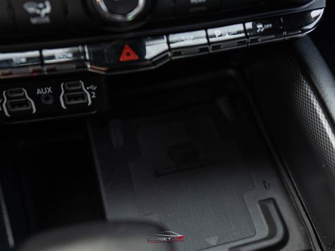 Used 2022 Dodge Durango R/T w/ Tow 'N Go Package AWD/4WD image 37
