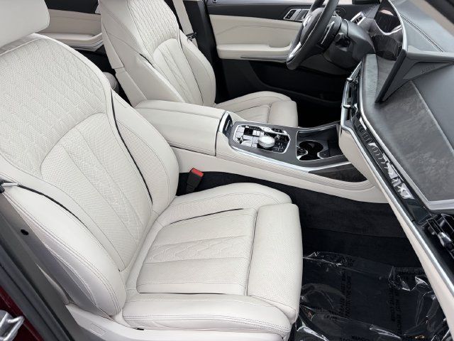 Certified 2025 BMW X7 xDrive40i w/ Premium Package AWD/4WD image 12