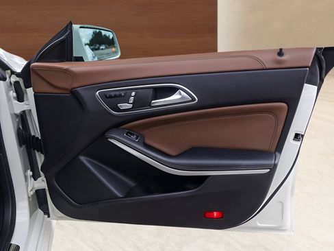Used 2018 Mercedes-Benz CLA 250 image 28