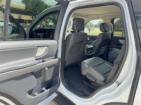 Used 2025 Ford Expedition Active RWD image 9