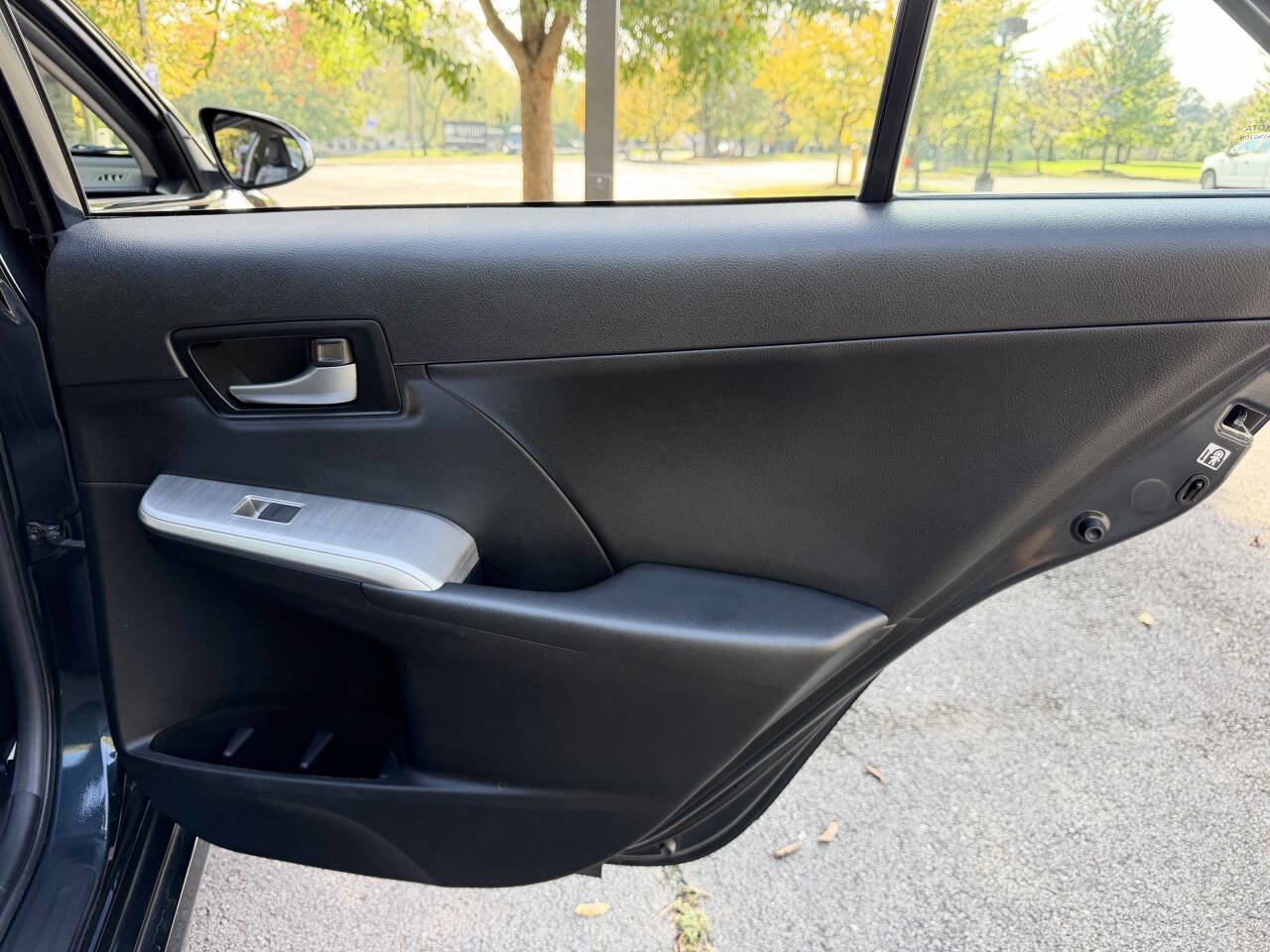 Used 2012 Toyota Camry SE w/ Leather Pkg FWD image 30