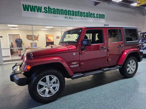 Used 2012 Jeep Wrangler Unlimited Sahara w/ Max Tow Pkg AWD/4WD image 2