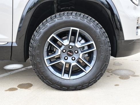 Used 2026 GMC Terrain AT4 w/ Technology Package II image 10