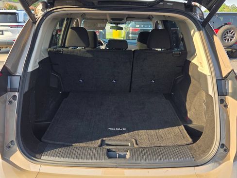 Used 2025 Nissan Rogue SV FWD image 11