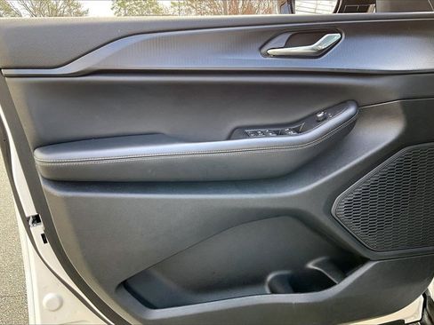 Used 2024 Jeep Grand Cherokee Altitude image 25