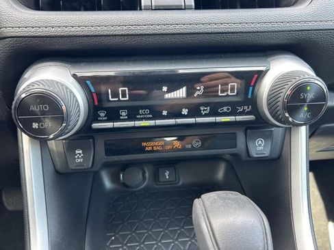 Used 2020 Toyota RAV4 XLE w/ Convenience Package FWD image 14