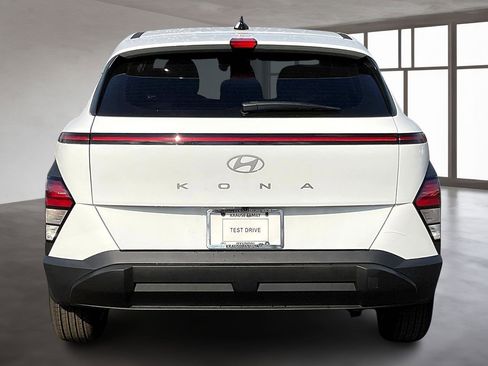 New 2026 Hyundai Kona SE image 4