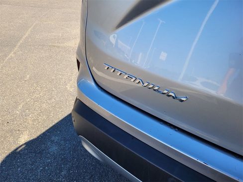 Used 2022 Ford Edge Titanium image 6