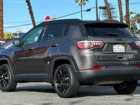 Used 2023 Jeep Compass Latitude w/ Sun and Sound Group AWD/4WD image 6