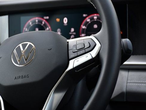 New 2026 Volkswagen Tiguan SE FWD image 21