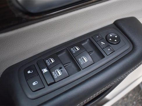 Used 2021 Chrysler Pacifica Limited image 23