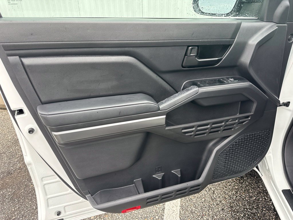 Used 2025 Toyota Tacoma SR5 AWD/4WD image 13