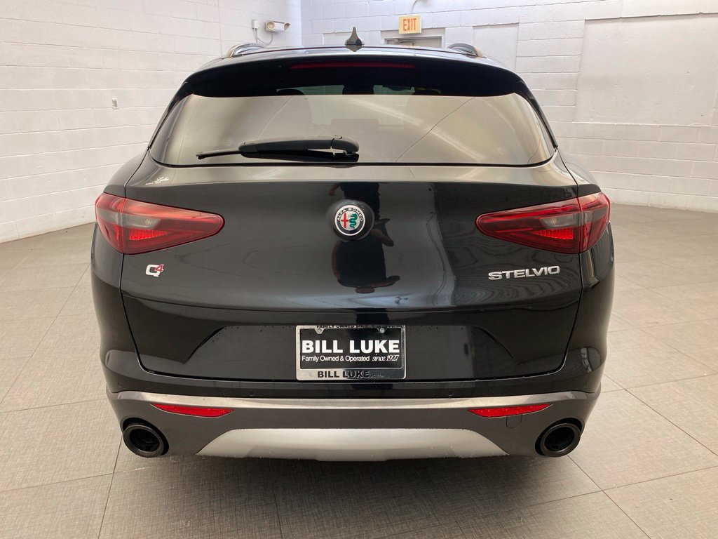 Used 2022 Alfa Romeo Stelvio Ti AWD/4WD image 7