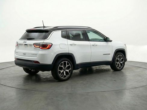 Used 2025 Jeep Compass Limited image 9