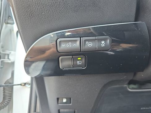 Used 2022 Toyota Prius LE FWD image 27