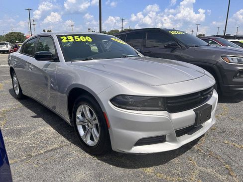 Used 2023 Dodge Charger SXT image 2