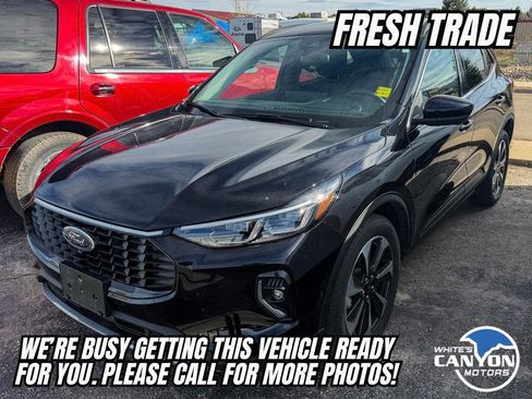 Used 2023 Ford Escape Platinum w/ Premium Technology Package image 4